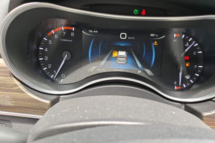 Used Haval H9 2017 2.0T Gasoline 4x4 Luxury 7-Seater Odometer Close Up