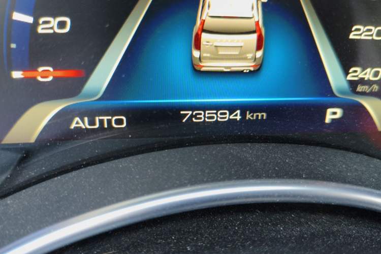 Used Haval H9 2017 2.0T Diesel 4x4 Luxury 7-Seater Odometer Close Up