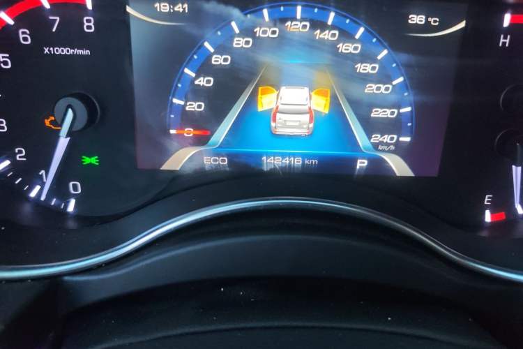 Used Haval H9 2017 2.0T Gasoline 4x4 Luxury 7-Seater Odometer Close Up