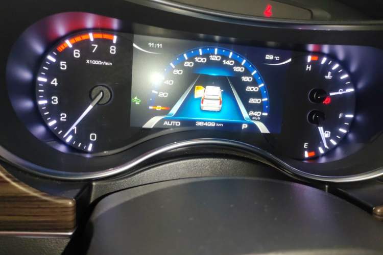 Used Haval H9 2017 2.0T Gasoline 4x4 Premium 5-Seater Odometer Close Up