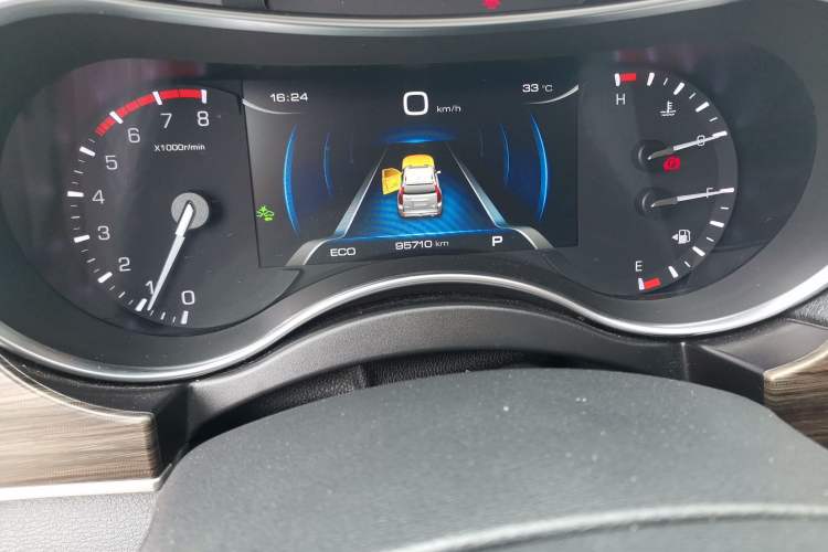 Used Haval H9 2017 2.0T Gasoline 4x4 Luxury 7-Seater Odometer Close Up