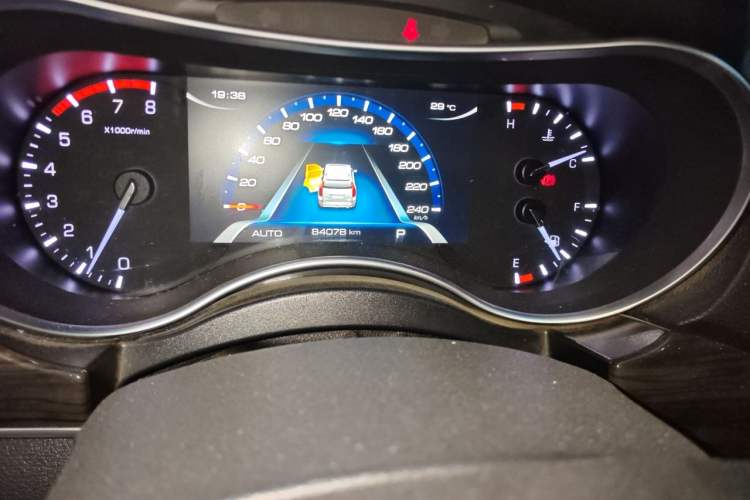 Used Haval H9 2017 2.0T Gasoline 4x4 Luxury 7-Seater Odometer Close Up