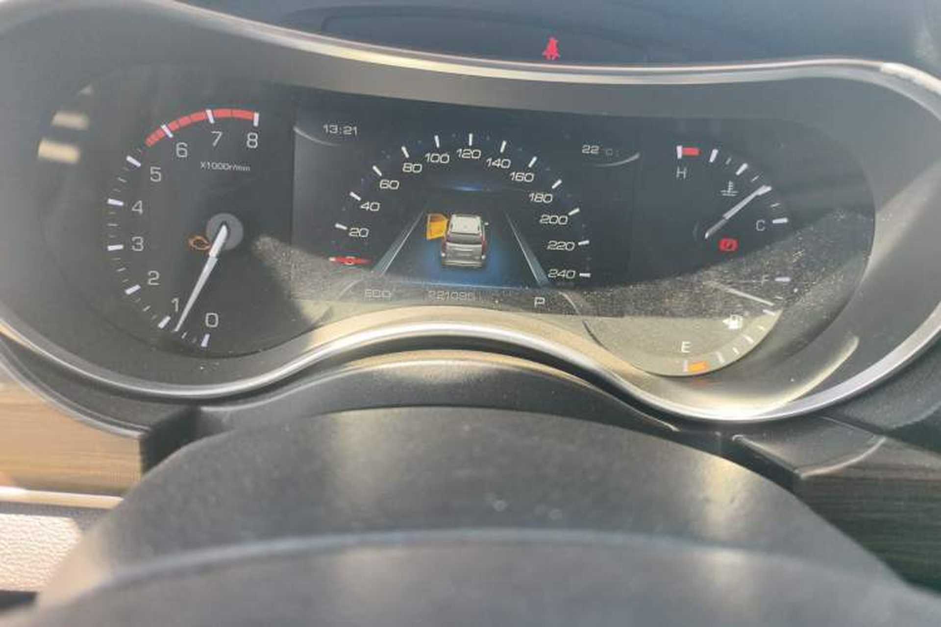 Used Haval H9 2017 2.0T Gasoline 4x4 Comfort Edition 5 Seats Odometer Close Up