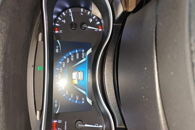 Used Haval H9 2017 2.0T Gasoline 4x4 Luxury 7-Seater Odometer Close Up