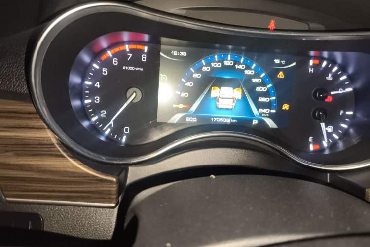 Used Haval H9 2017 2.0T Gasoline 4x4 Comfort Edition 5 Seats Odometer Close Up