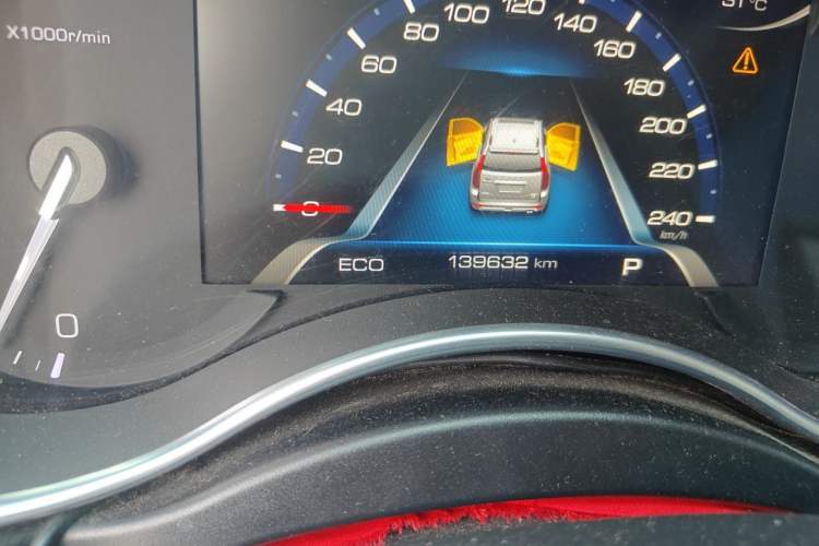 Used Haval H9 2017 2.0T Gasoline 4x4 Luxury 7-Seater Odometer Close Up