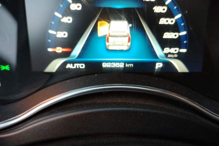 Used Haval H9 2017 2.0T Gasoline 4x4 Luxury 7-Seater Odometer Close Up