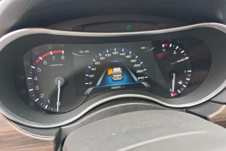 Used Haval H9 2017 2.0T Gasoline 4x4 Luxury 7-Seater Odometer Close Up