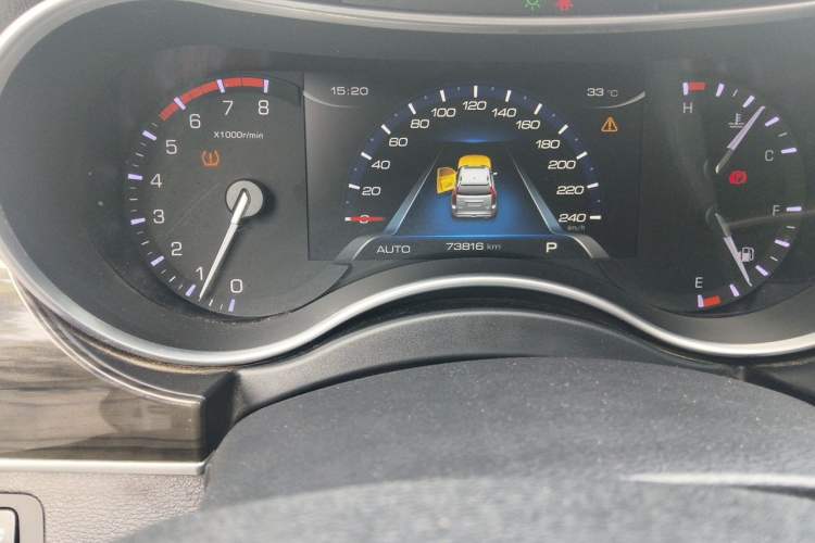 Used Haval H9 2017 2.0T Gasoline 4x4 Luxury 7-Seater Odometer Close Up