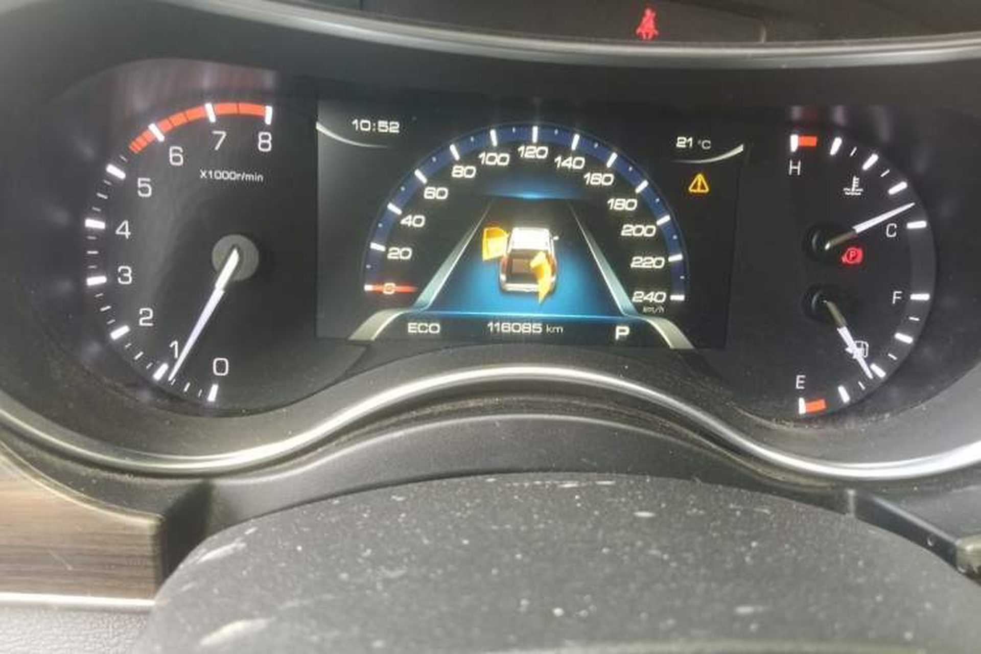 Used Haval H9 2017 2.0T Gasoline 4x4 Luxury 7-Seater Odometer Close Up
