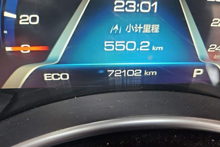 Used Haval H9 2017 2.0T Gasoline 4x4 Luxury 7-Seater Odometer Close Up