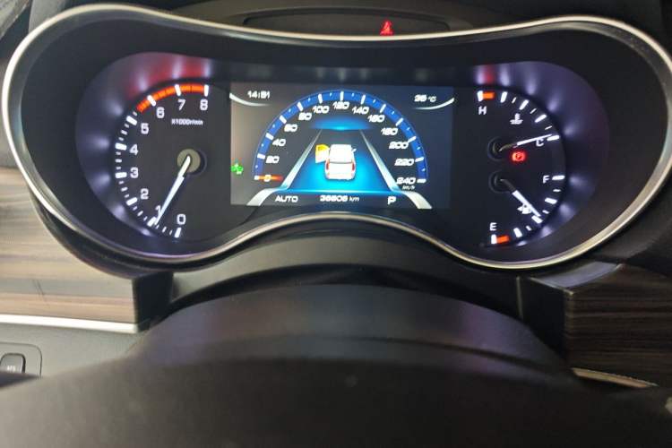 Used Haval H9 2017 2.0T Gasoline 4x4 Premium 5-Seater Odometer Close Up