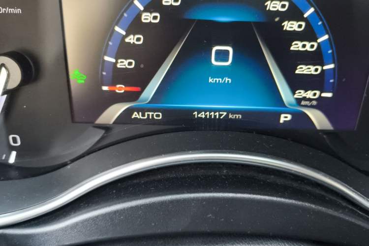 Used Haval H9 2017 2.0T Gasoline 4x4 Premium 5-Seater Odometer Close Up