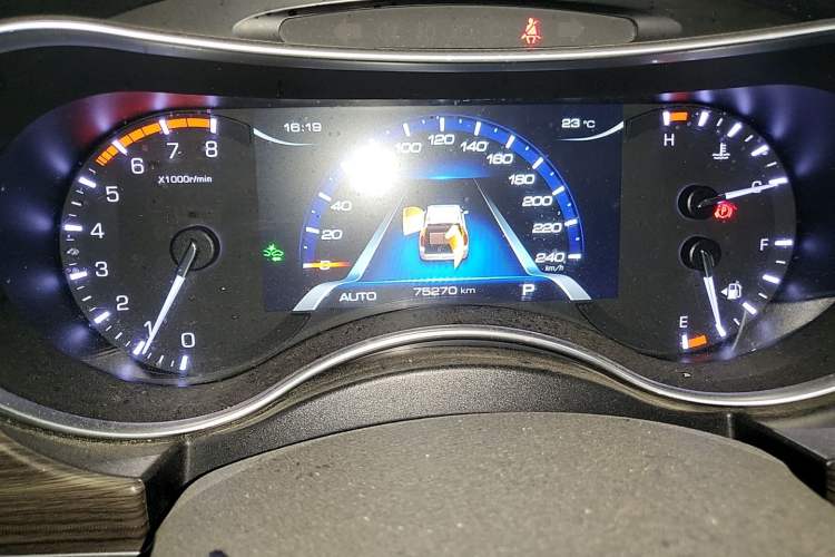 Used Haval H9 2017 2.0T Gasoline 4x4 Premium 5-Seater Odometer Close Up