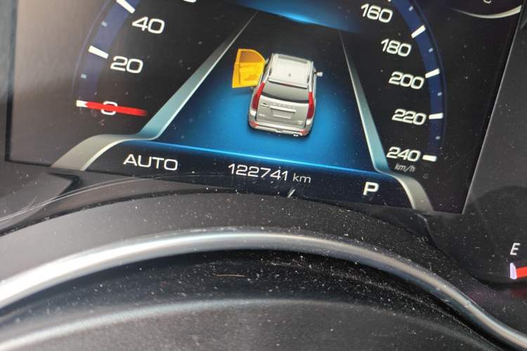 Used Haval H9 2017 2.0T Gasoline 4x4 Luxury 7-Seater Odometer Close Up