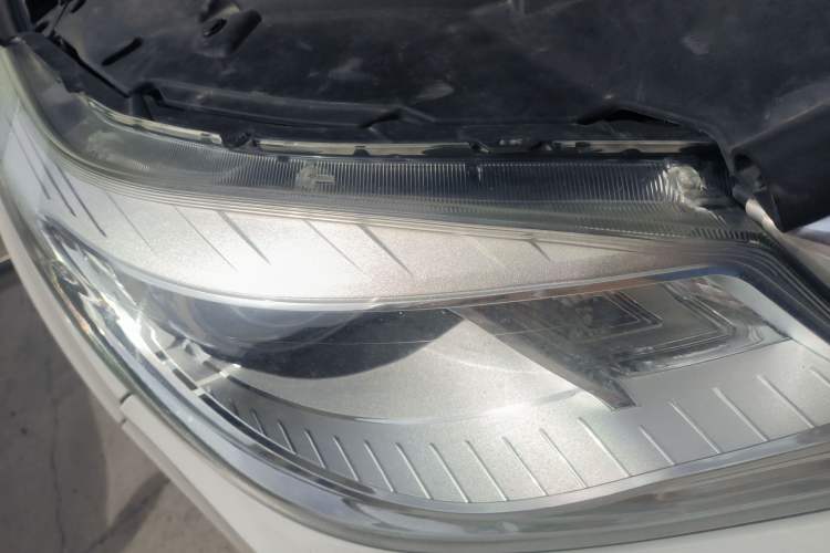 Used Haval H9 2017 2.0T Gasoline 4x4 Luxury 7-Seater Right Front Headlight