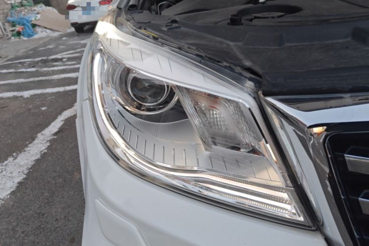 Used Haval H9 2017 2.0T Gasoline 4x4 Premium 5-Seater Right Front Headlight
