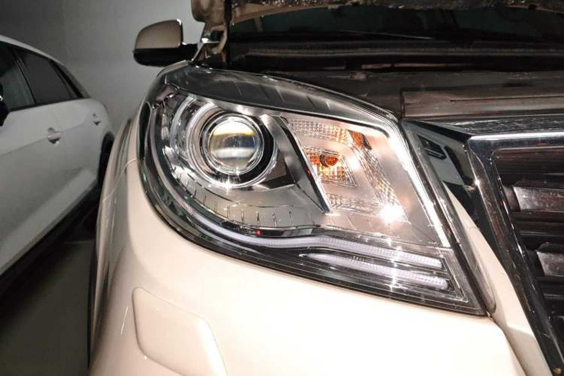 Used Haval H9 2017 2.0T Gasoline 4x4 Prestige Model 7 Seats Right Front Headlight