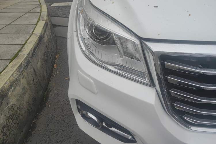 Used Haval H9 2017 2.0T Gasoline 4x4 Luxury 7-Seater Right Front Headlight