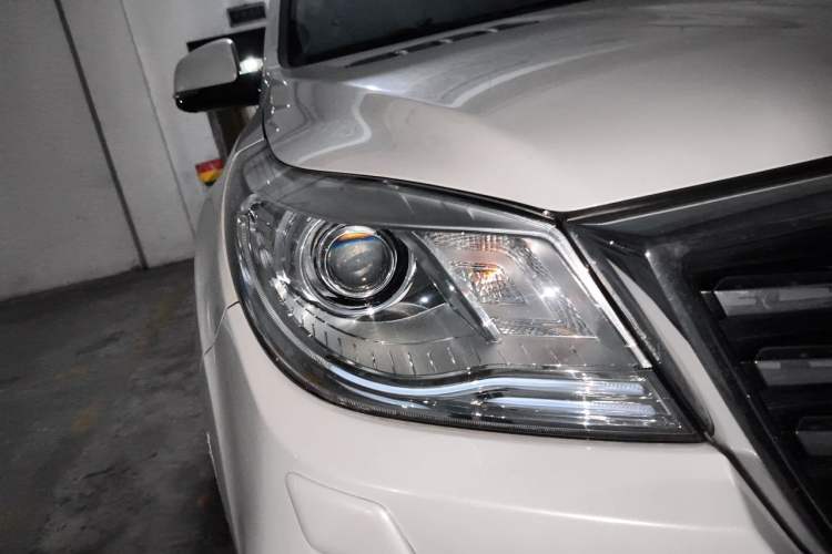 Used Haval H9 2017 2.0T Diesel 4x4 Premium 5-Seater Right Front Headlight