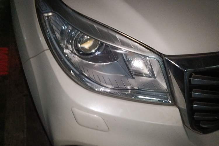 Used Haval H9 2017 2.0T Diesel 4x4 Premium 5-Seater Right Front Headlight