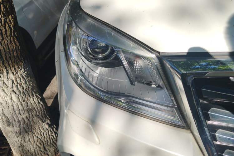 Used Haval H9 2017 2.0T Gasoline 4x4 Luxury 7-Seater Right Front Headlight