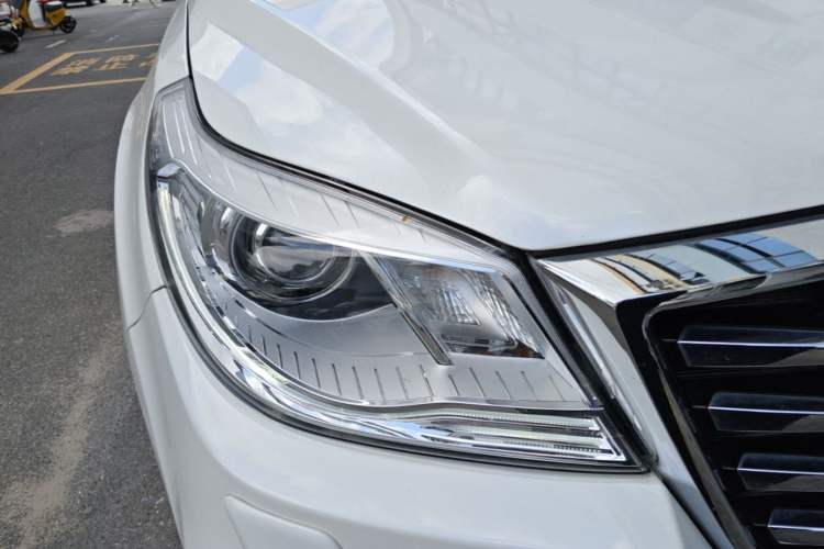 Used Haval H9 2017 2.0T Gasoline 4x4 Luxury 7-Seater Right Front Headlight