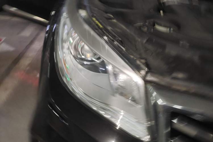 Used Haval H9 2017 2.0T Gasoline 4x4 Premium 5-Seater Right Front Headlight