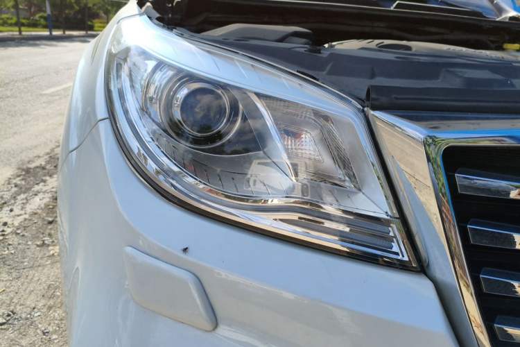 Used Haval H9 2017 2.0T Diesel 4x4 Luxury 7-Seater Right Front Headlight