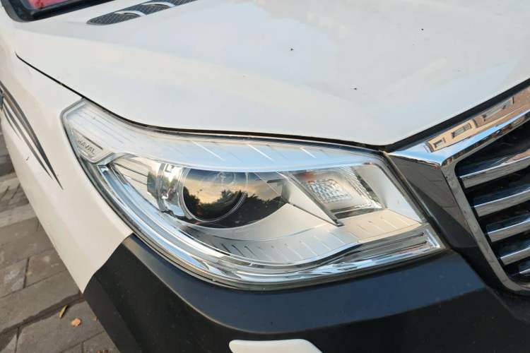 Used Haval H9 2017 2.0T Gasoline 4x4 Luxury 7-Seater Right Front Headlight