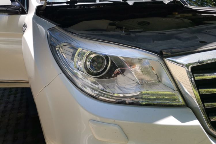 Used Haval H9 2017 2.0T Diesel 4x4 Luxury 7-Seater Right Front Headlight