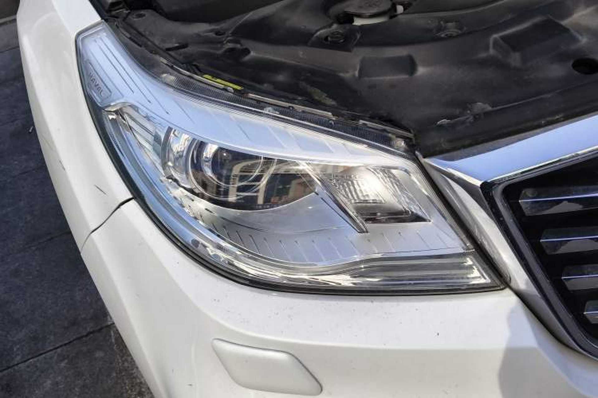 Used Haval H9 2017 2.0T Gasoline 4x4 Luxury 7-Seater Right Front Headlight