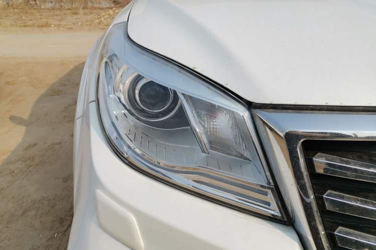 Used Haval H9 2017 2.0T Gasoline 4x4 Premium 5-Seater Right Front Headlight