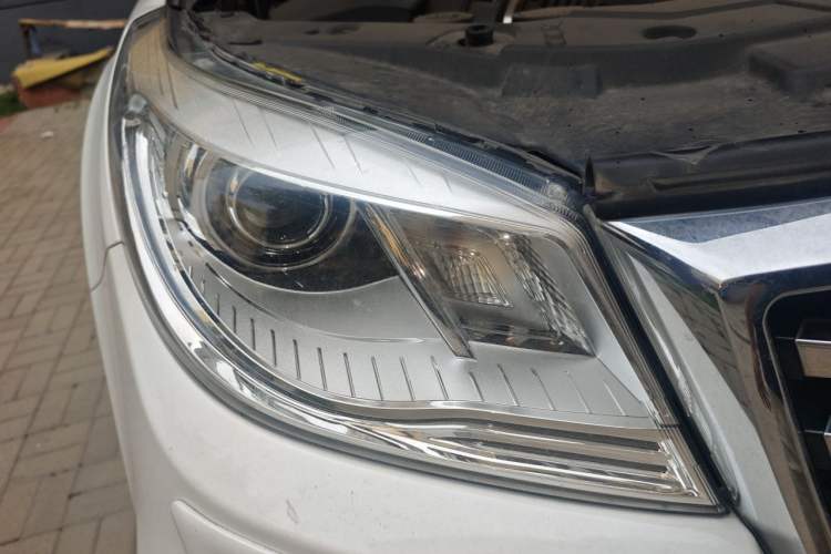 Used Haval H9 2017 2.0T Diesel 4x4 Premium 5-Seater Right Front Headlight