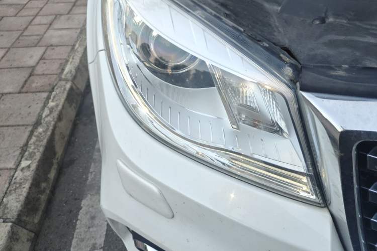 Used Haval H9 2017 2.0T Gasoline 4x4 Luxury 7-Seater Right Front Headlight