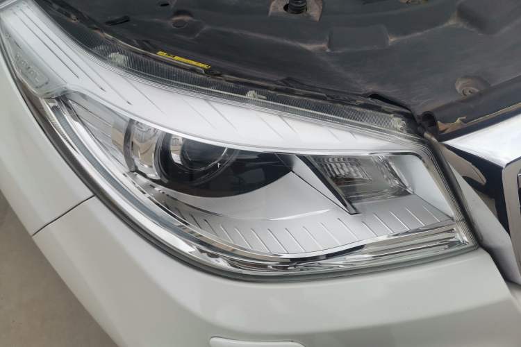 Used Haval H9 2017 2.0T Gasoline 4x4 Luxury 7-Seater Right Front Headlight