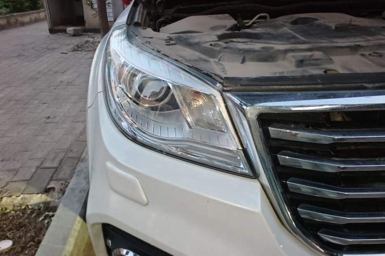 Used Haval H9 2017 2.0T Gasoline 4x4 Luxury 7-Seater Right Front Headlight