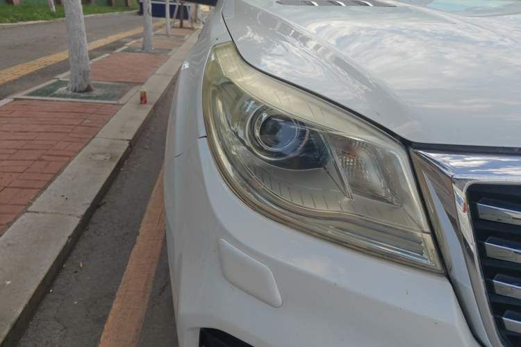 Used Haval H9 2017 2.0T Gasoline 4x4 Luxury 7-Seater Right Front Headlight