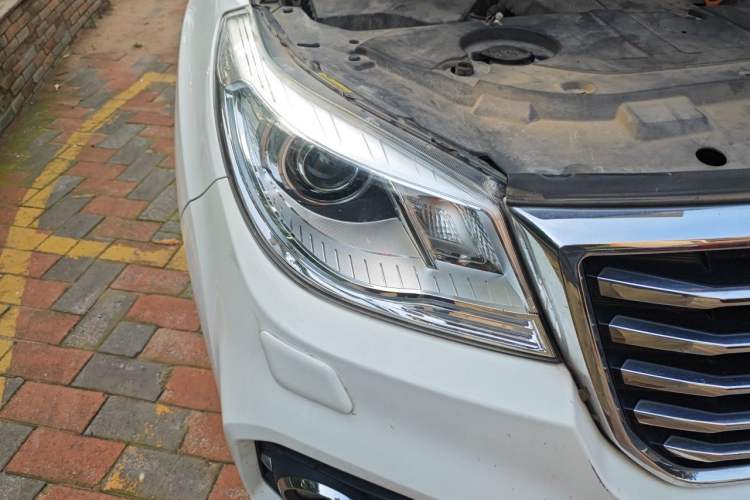 Used Haval H9 2017 2.0T Gasoline 4x4 Luxury 7-Seater Right Front Headlight