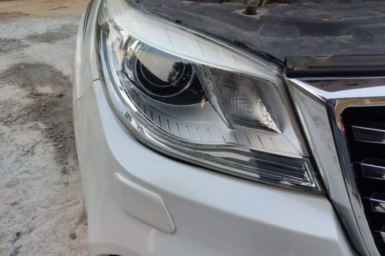 Used Haval H9 2017 2.0T Diesel 4x4 Luxury 7-Seater Right Front Headlight