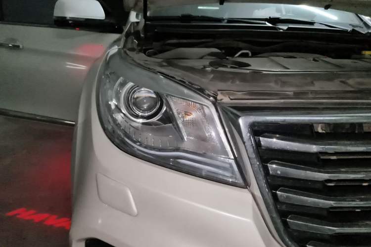 Used Haval H9 2017 2.0T Gasoline 4x4 Premium 5-Seater Right Front Headlight