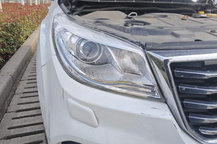 Used Haval H9 2017 2.0T Gasoline 4x4 Premium 5-Seater Right Front Headlight