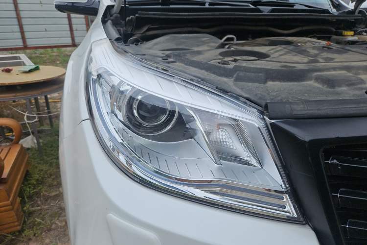 Used Haval H9 2017 2.0T Gasoline 4x4 Luxury 7-Seater Right Front Headlight