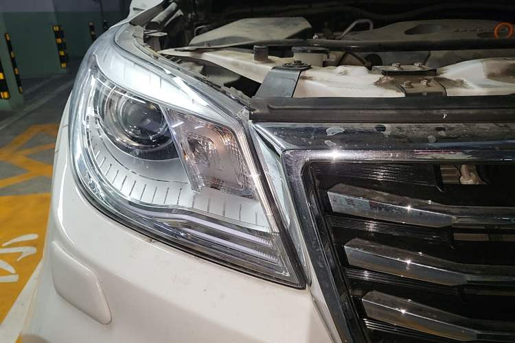 Used Haval H9 2017 2.0T Gasoline 4x4 Premium 5-Seater Right Front Headlight