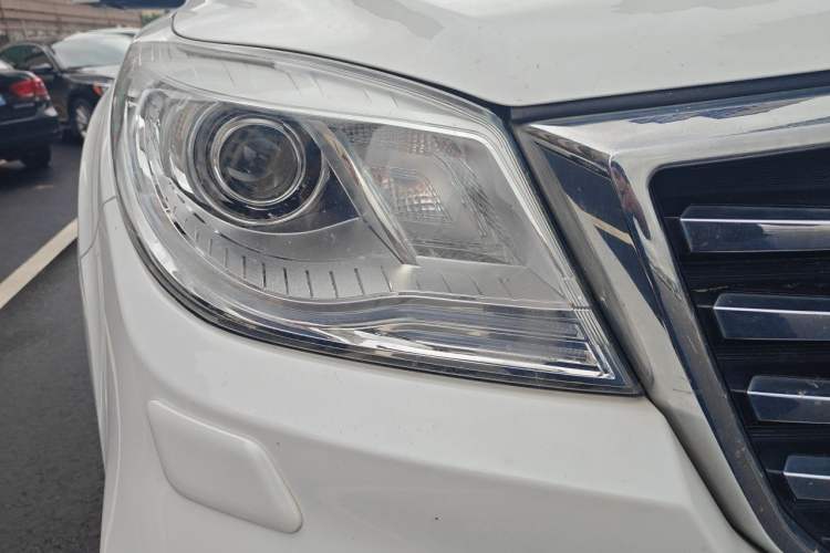 Used Haval H9 2017 2.0T Gasoline 4x4 Luxury 7-Seater Right Front Headlight