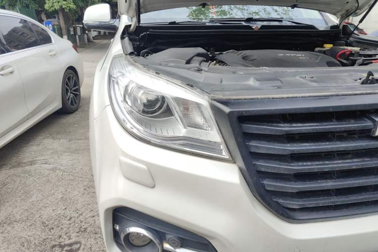 Used Haval H9 2017 2.0T Diesel 4x4 Premium 5-Seater Right Front Headlight