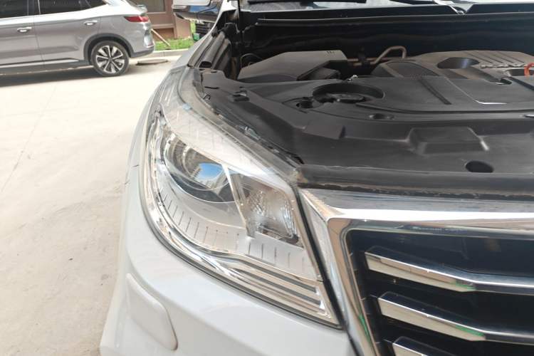 Used Haval H9 2017 2.0T Gasoline 4x4 Luxury 7-Seater Right Front Headlight