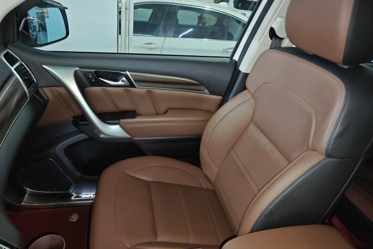 Used Haval H9 2017 2.0T Gasoline 4x4 Luxury 7-Seater Right Front Seat