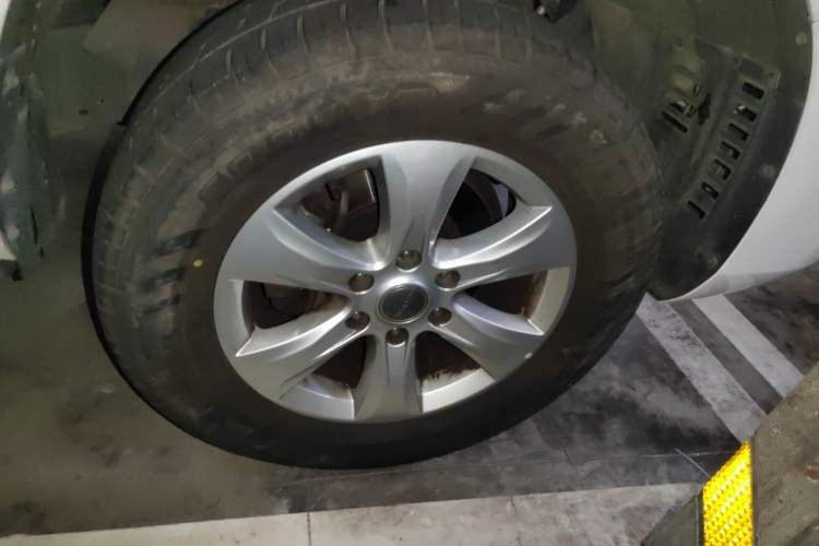 Used Haval H9 2017 2.0T Gasoline 4x4 Premium 5-Seater Right Front Wheel Hub