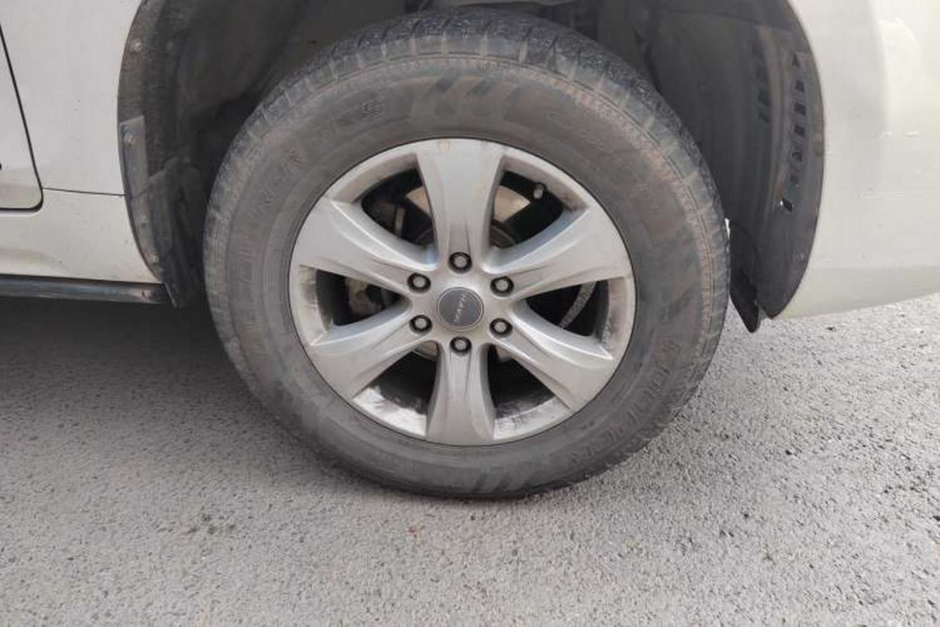 Used Haval H9 2017 2.0T Gasoline 4x4 Prestige Model 7 Seats Right Front Wheel Hub